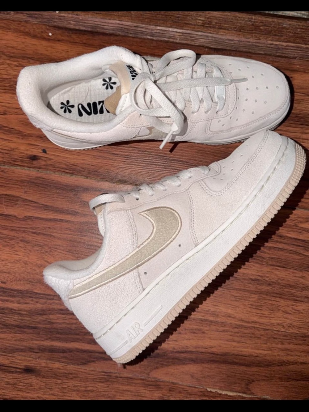 Nike Kids Low-Top Sneakers in Off-White and Tan